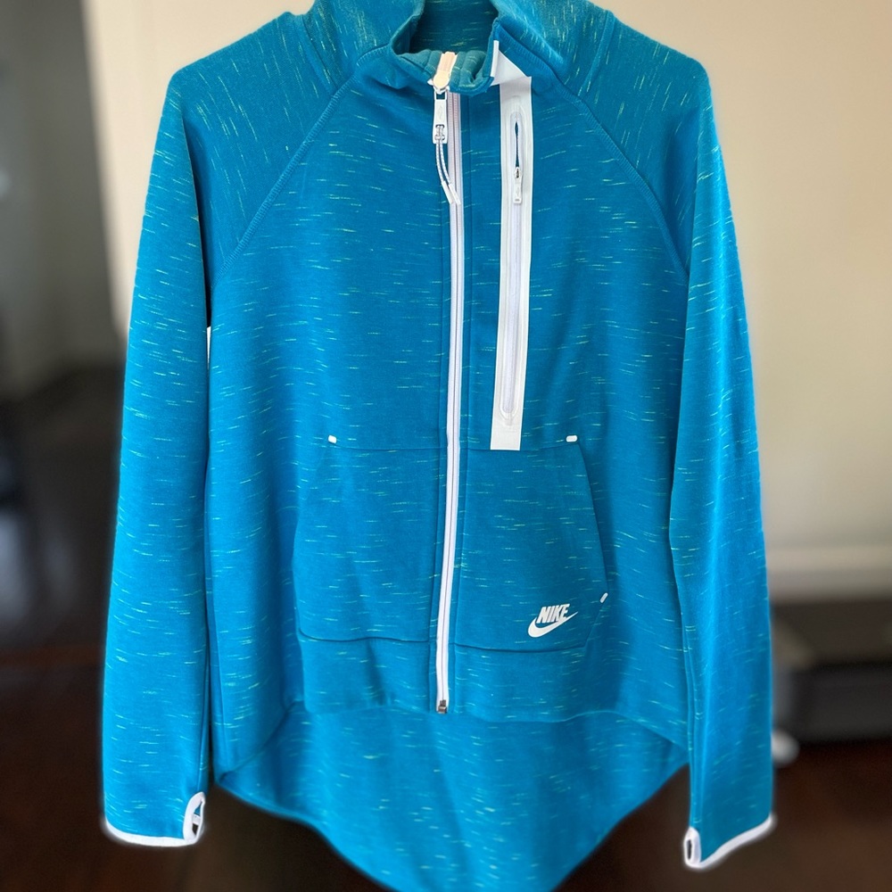 Women’s Nike Tech Fleece running cape